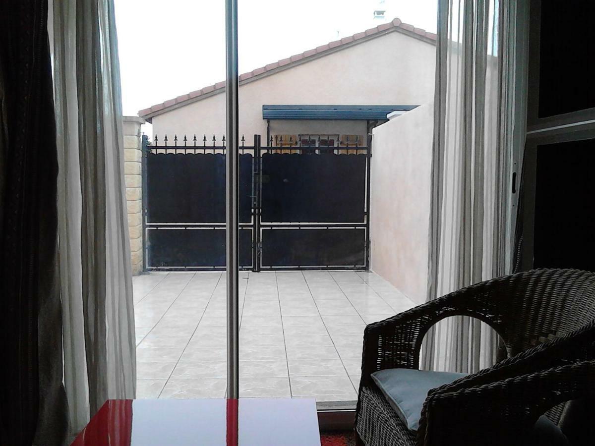 Studio Dependance Maison, 5 Mnt Gare & Tram Venissieux Bagian luar foto