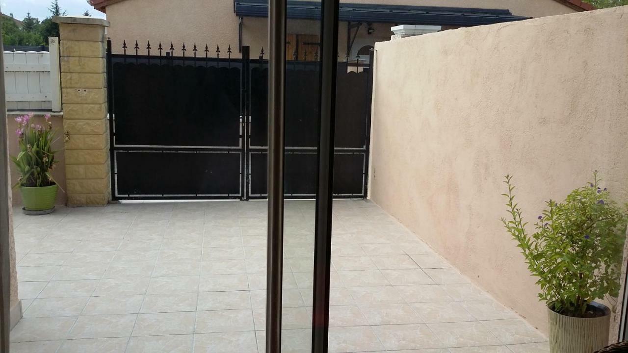 Studio Dependance Maison, 5 Mnt Gare & Tram Venissieux Bagian luar foto
